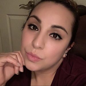 Meet your Posher, Cynthia